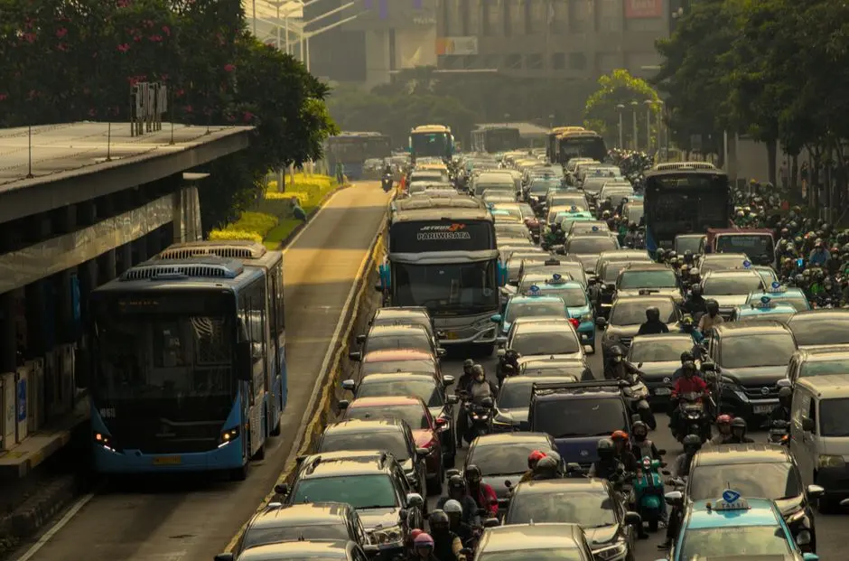 Angkutan umum melintas di jalan kota Muaradua